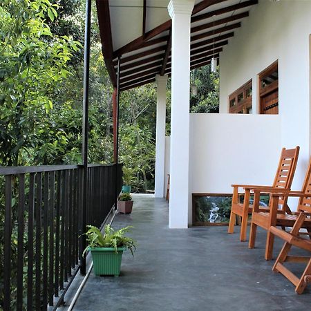Amado Homestay Ella Bagian luar foto