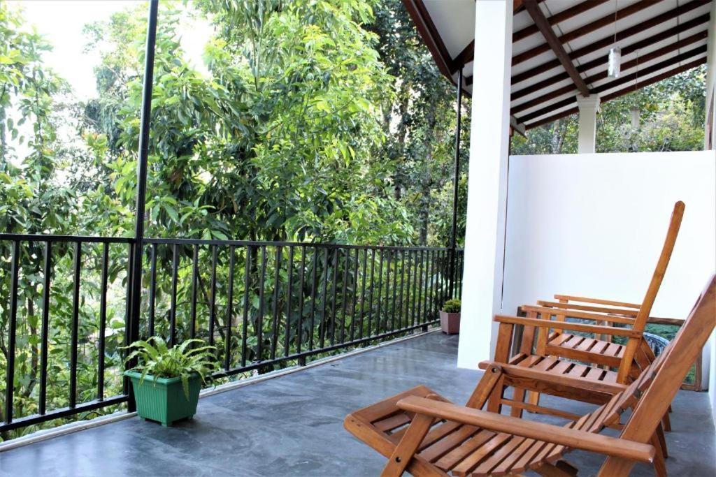 Amado Homestay Ella Bagian luar foto
