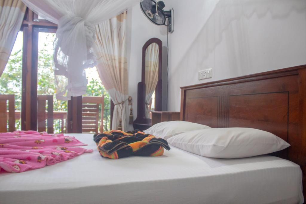 Amado Homestay Ella Bagian luar foto