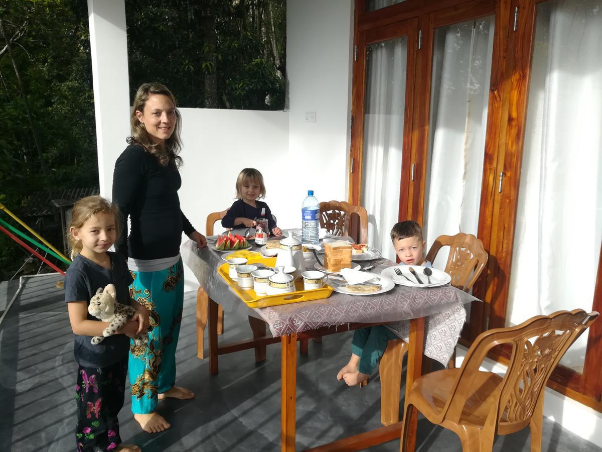 Amado Homestay Ella Bagian luar foto