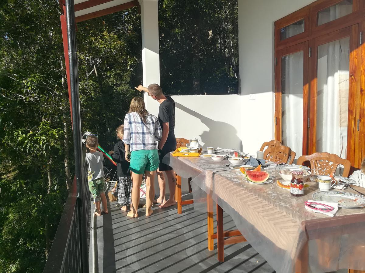 Amado Homestay Ella Bagian luar foto