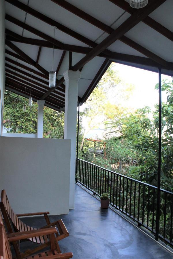Amado Homestay Ella Bagian luar foto